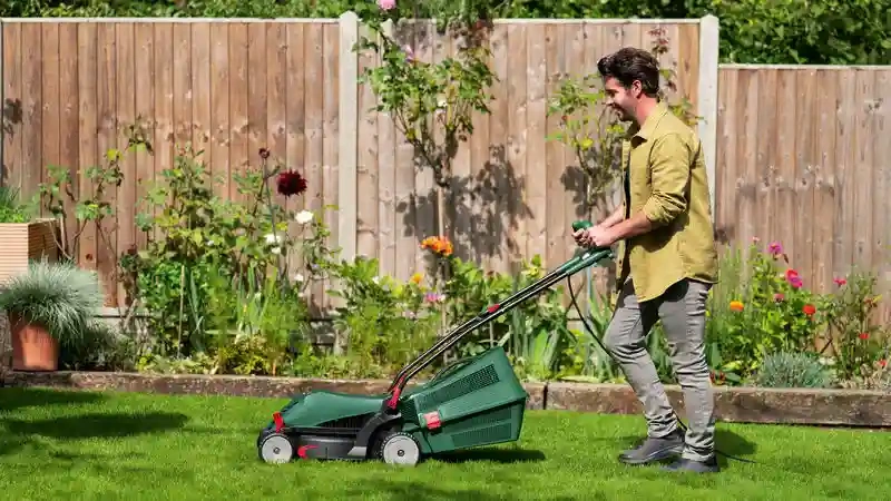 Lawnmower UniversalRotak 37-555 image 6